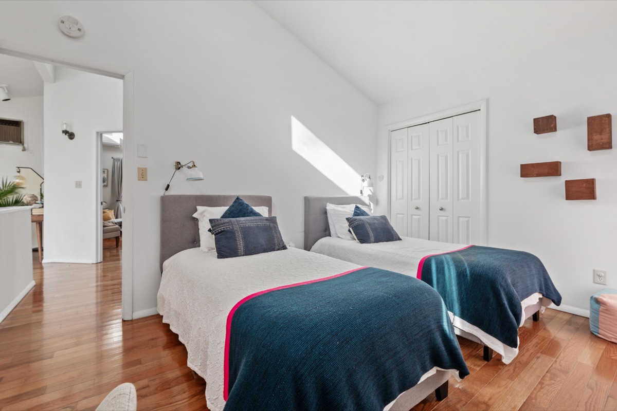 Comfortable bedroom with a calm atmosphere for a great night’s sleep after a day in the Poconos.