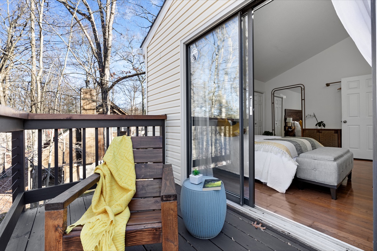Comfortable bedroom with a calm atmosphere for a great night’s sleep after a day in the Poconos.