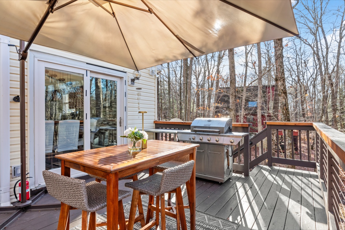 Modern Luxury Retreat in the Poconos with panoramic windows—designed for comfort, style, and memorable stays.