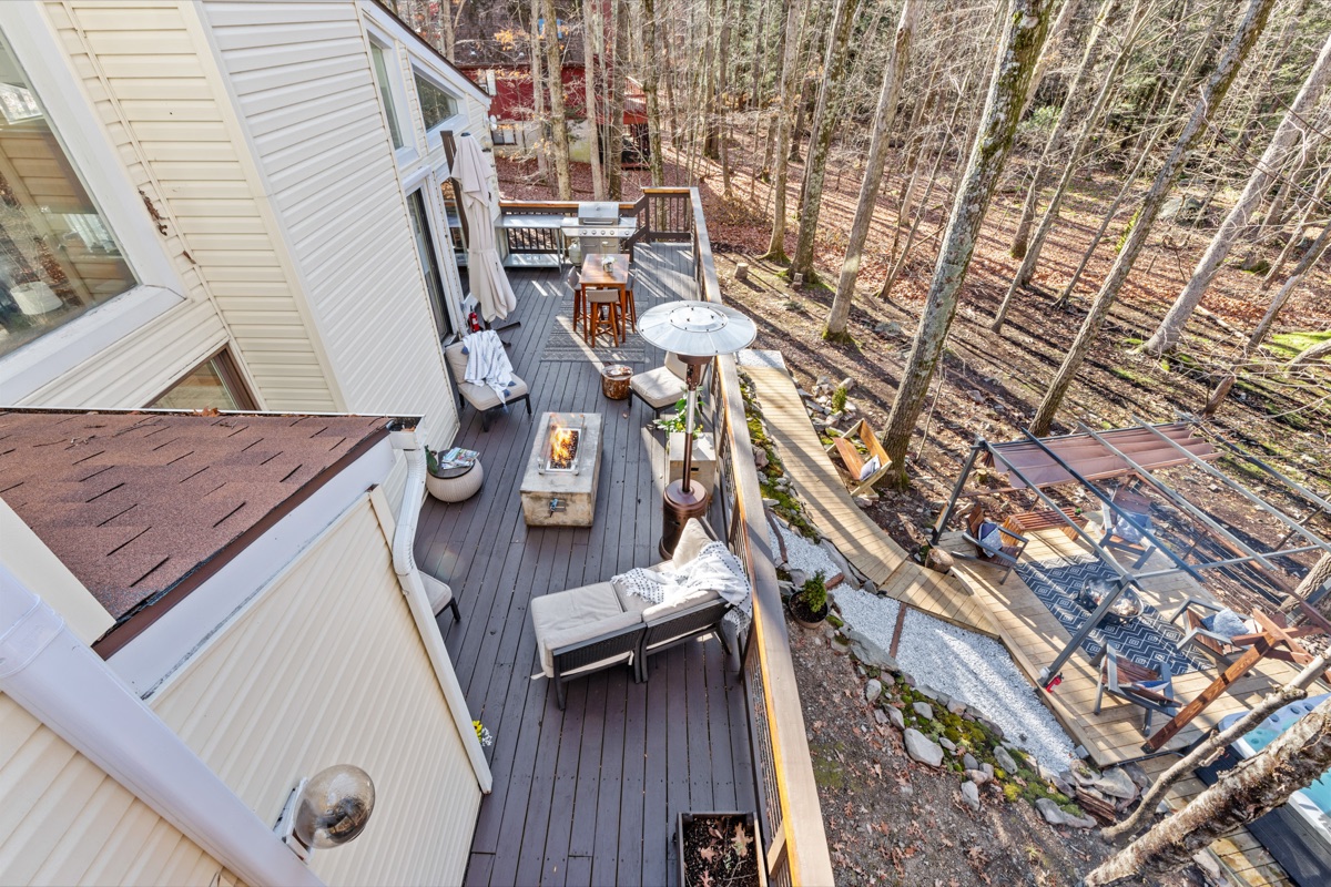 Outdoor spaces designed for fresh air moments—coffee mornings, sunset views, and night relaxation.