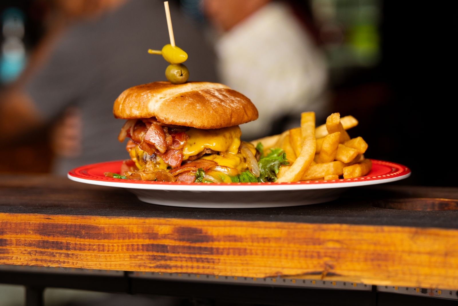 Floodsbargrille: A Local Favorite for Family Dining in the Poconos